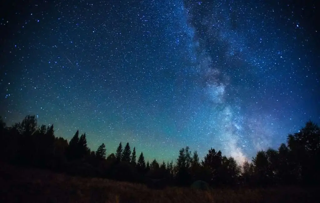 fantastic winter meteor shower and the snow-capped mountains